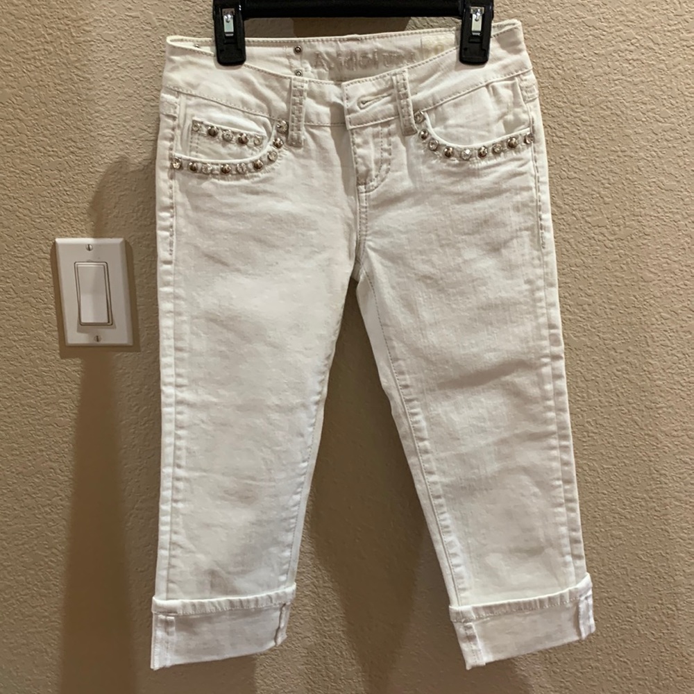 Capri white pants